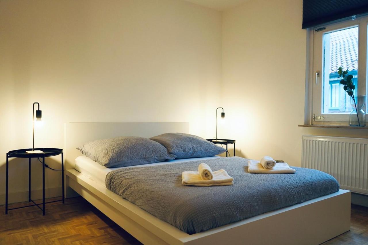 Geraeumiges Wohnen Fuer 7 Personen- Parkplatz- Waschmaschine- 3 Schlafzimmer Wolfsburg Exterior photo